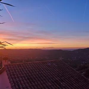 https://apt-vue-mer-au-calme-avec-jardin.fr-provencehotel.com
